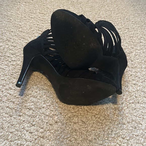 Fergalicious Black woven heels size 7M - Picture 5 of 6